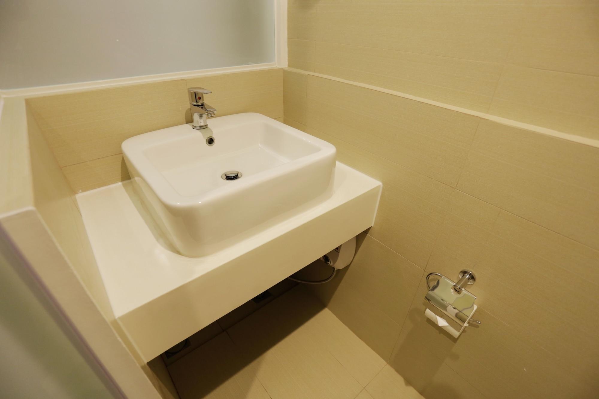 Go Hotels Timog Quezon City Kültér fotó